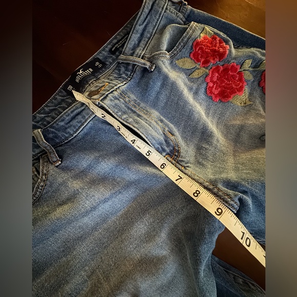 HOLLISTER DISTRESSED EMBROIDERED JEANS SIZE 31 - Picture 9 of 10